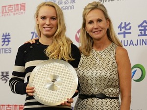 Caroline Wozniacki Receives WTA Diamond Aces Award