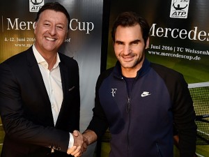 Stuttgart Signs Federer For 2016 And 2017